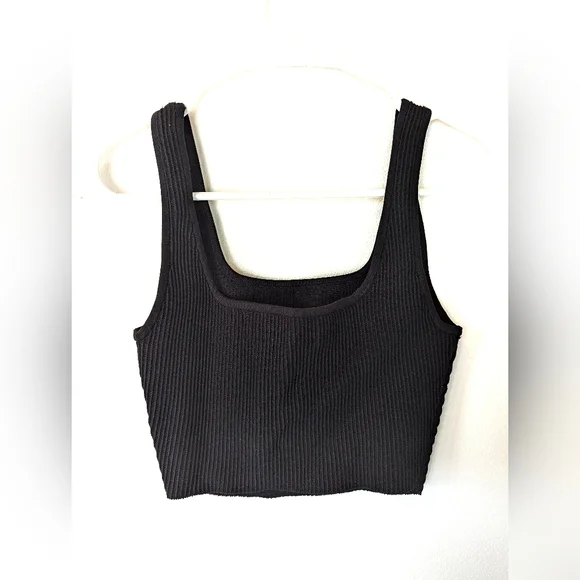 Babaton Sculpt Ribbed Crop Tank - Picture 2 of 4